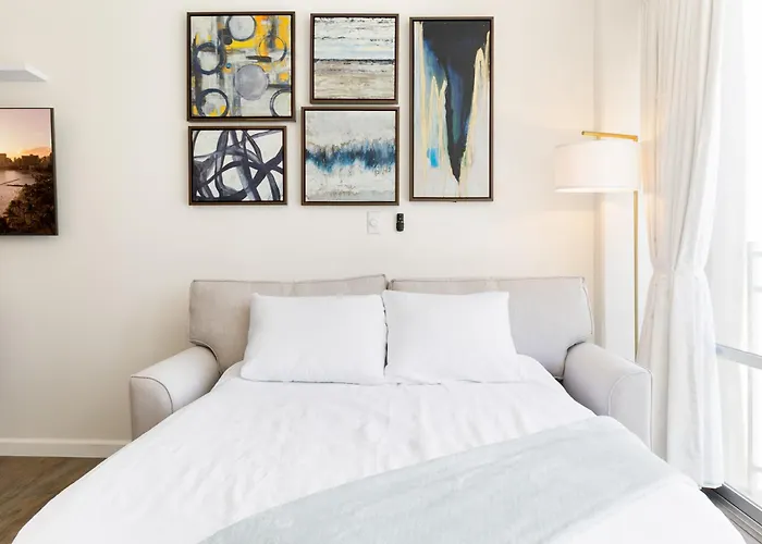 Newly Renovated Ilikai Marina Studio - Near Beach!